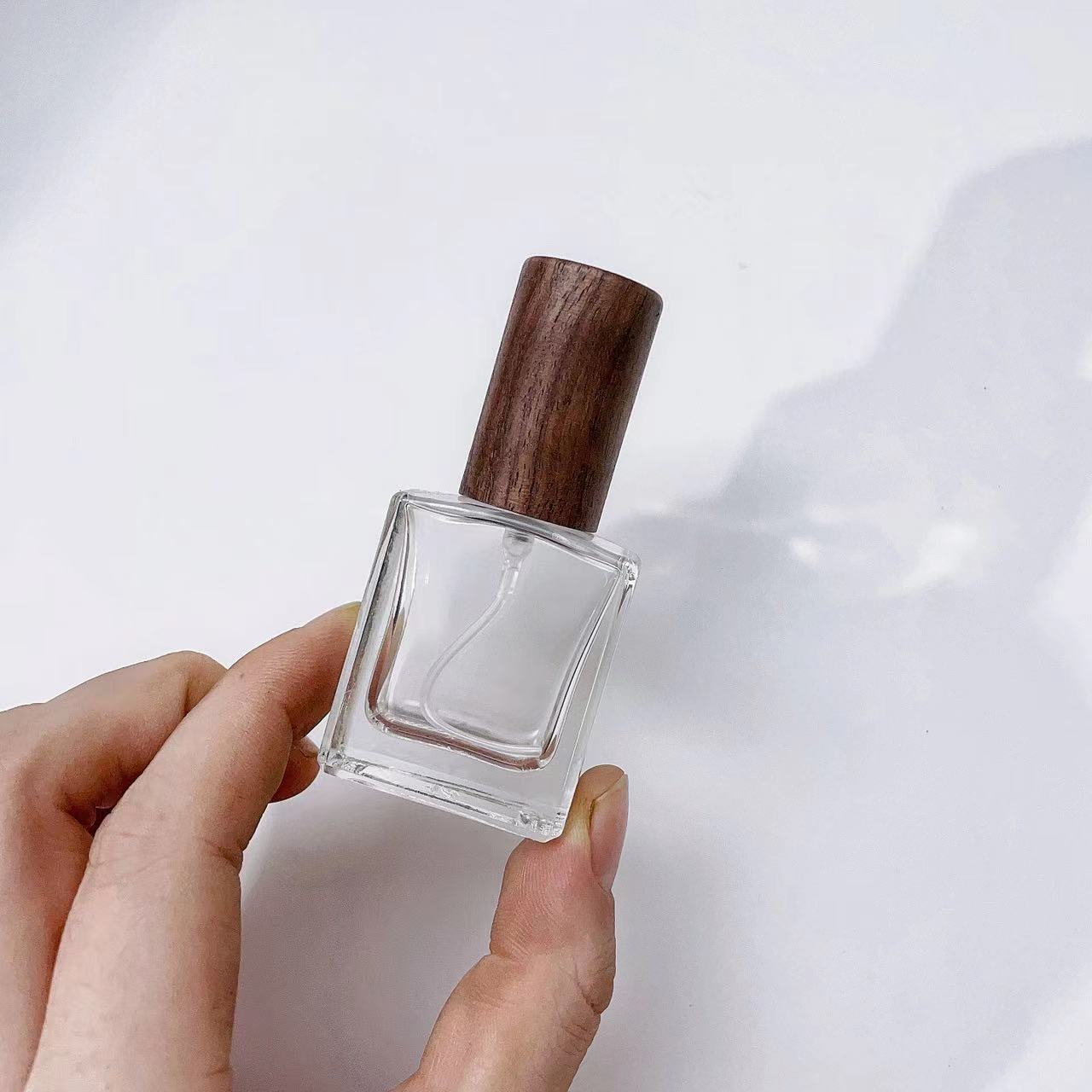 Прозрачная Толстая стеклянная  – обзор и цена Oud Perfume Spray